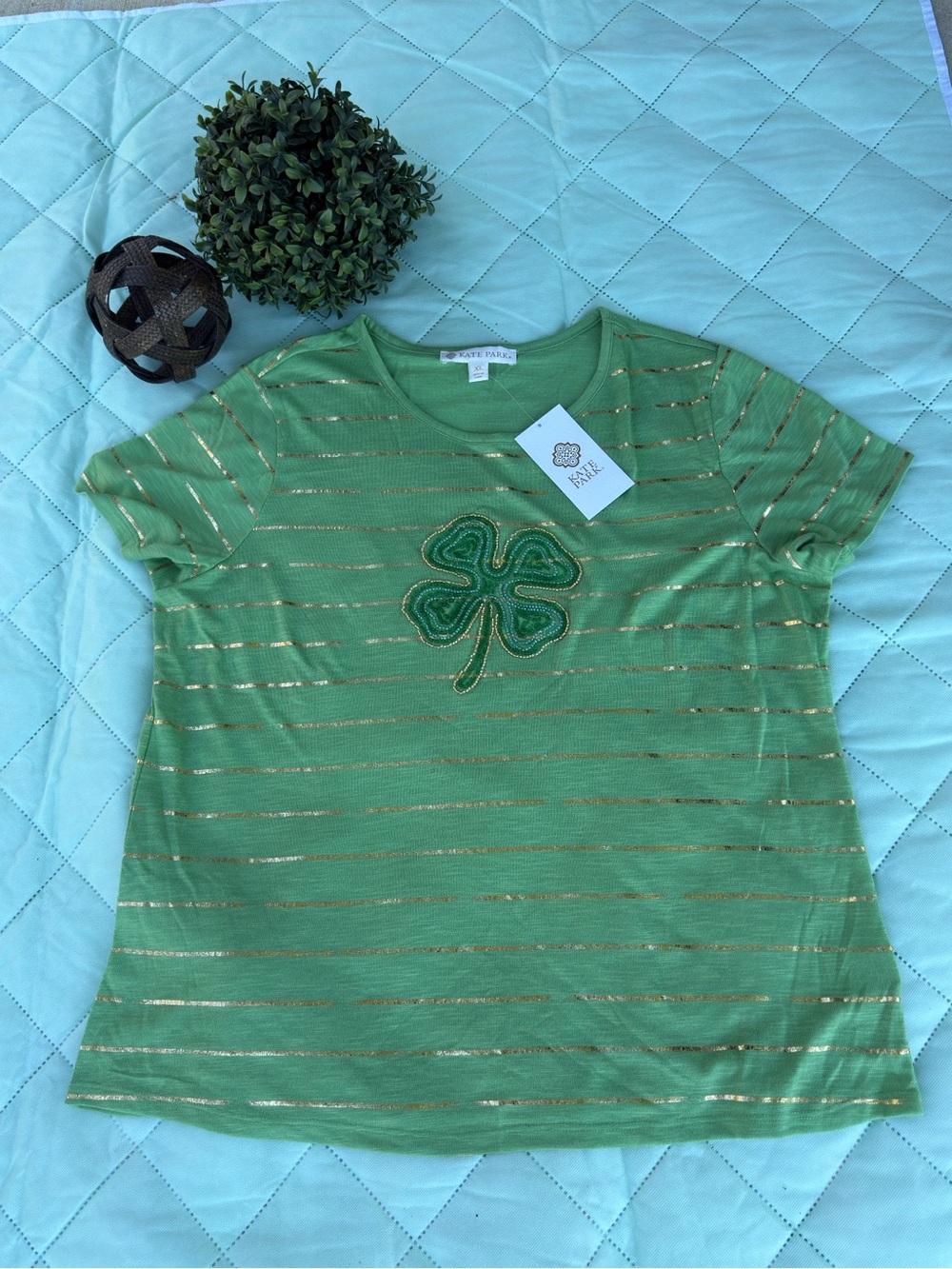 kate spade New York Green Short-Sleeve Tee with Gold Stripe & Clover Appliqué